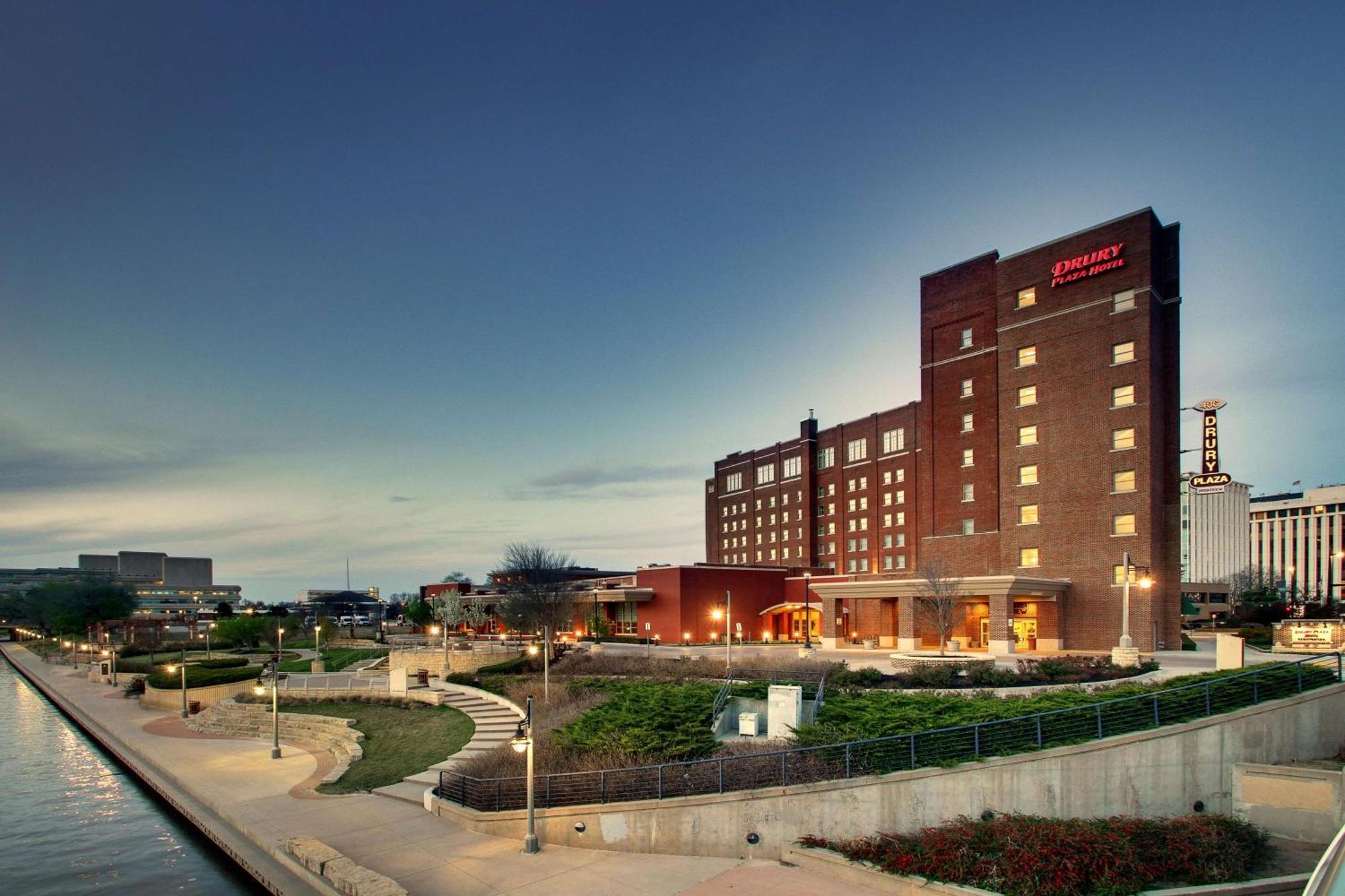 Drury Plaza Hotel Broadview Wichita Exterior photo