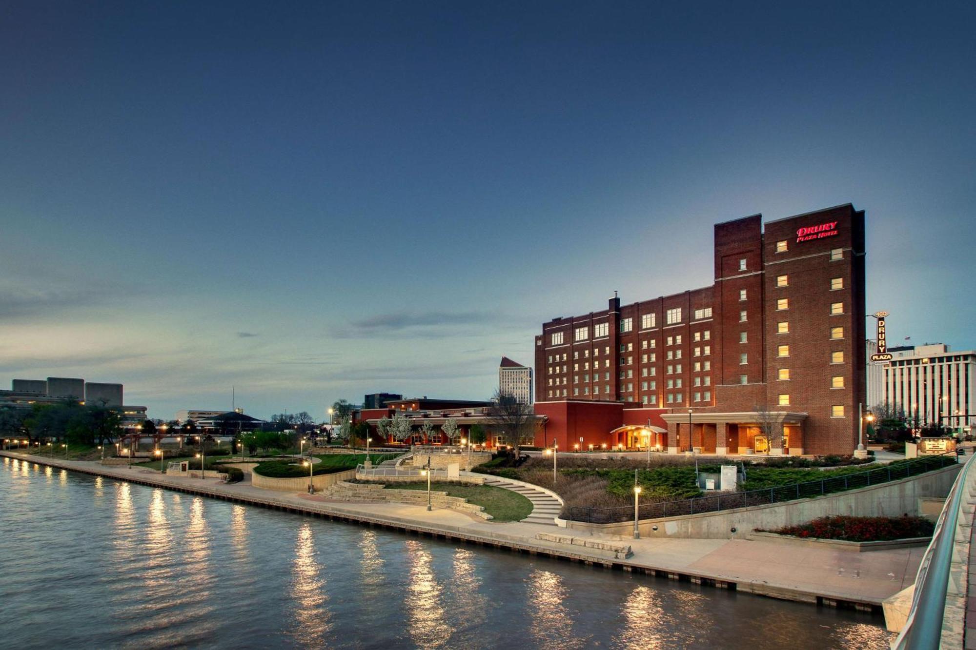 Drury Plaza Hotel Broadview Wichita Exterior photo