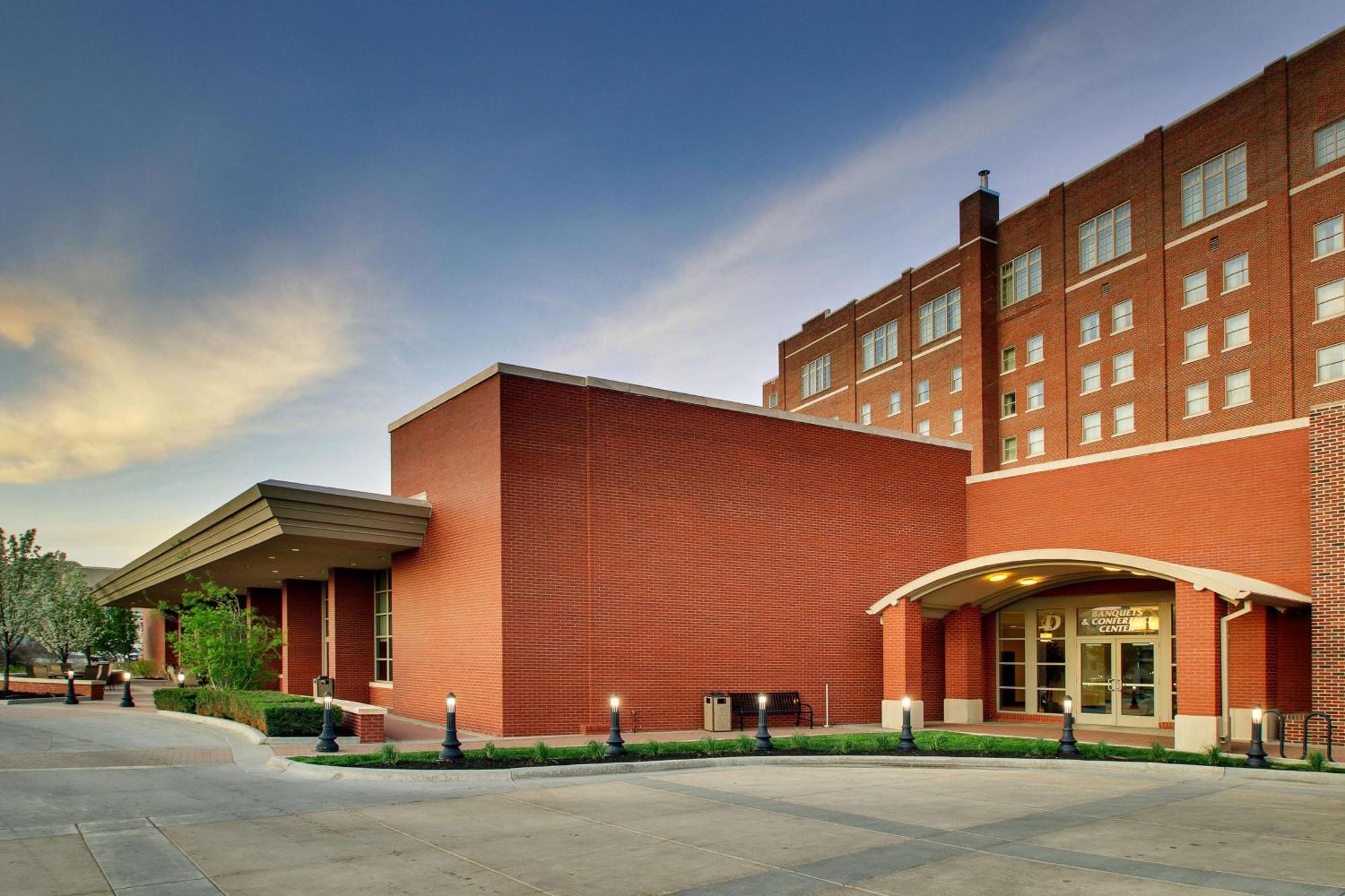 Drury Plaza Hotel Broadview Wichita Exterior photo