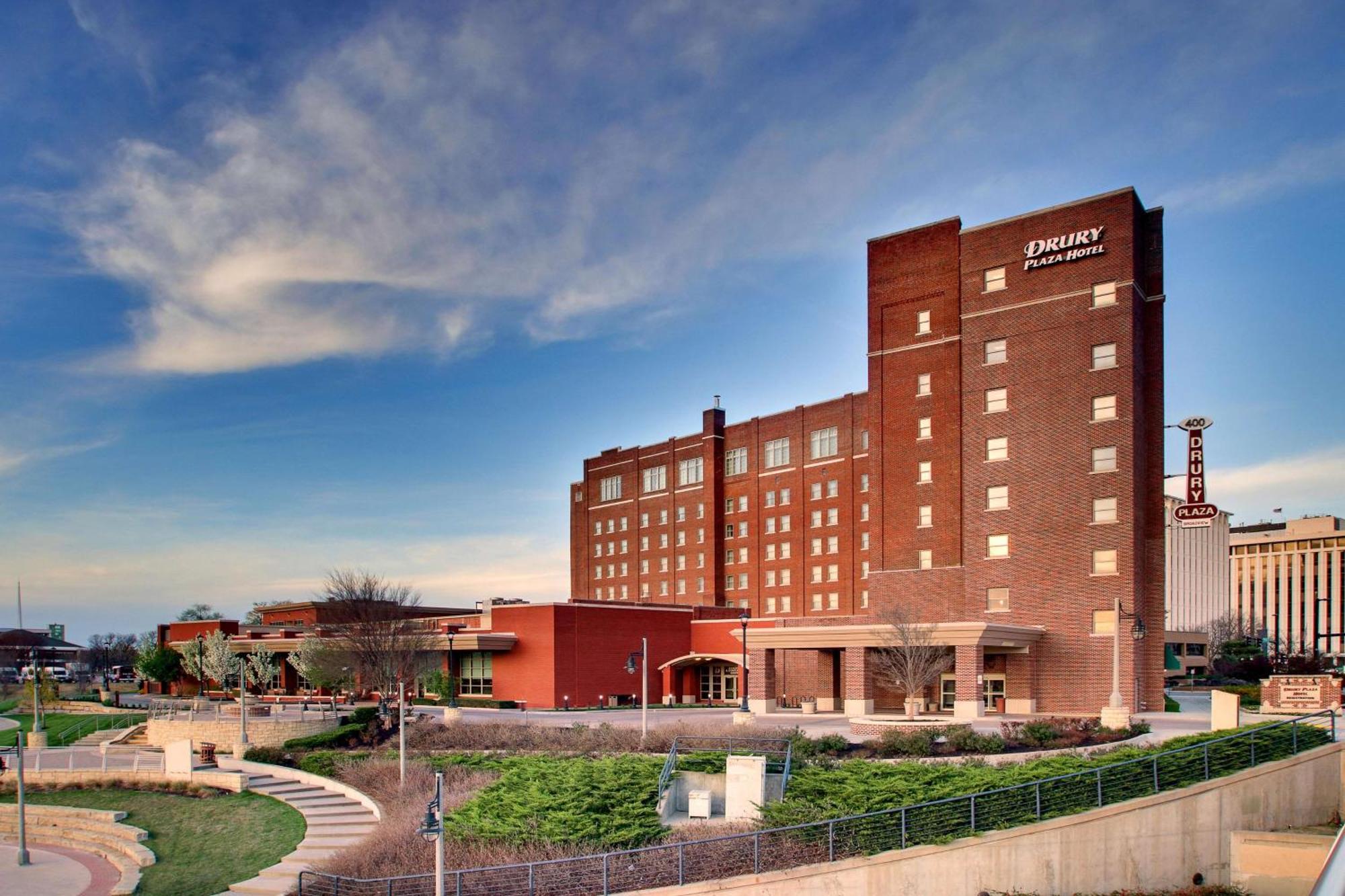 Drury Plaza Hotel Broadview Wichita Exterior photo